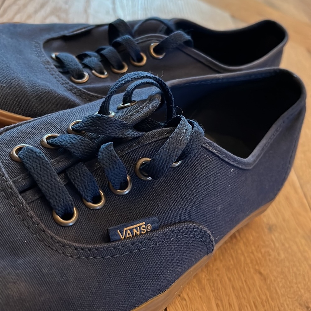 vans - Picture 2 of 2
